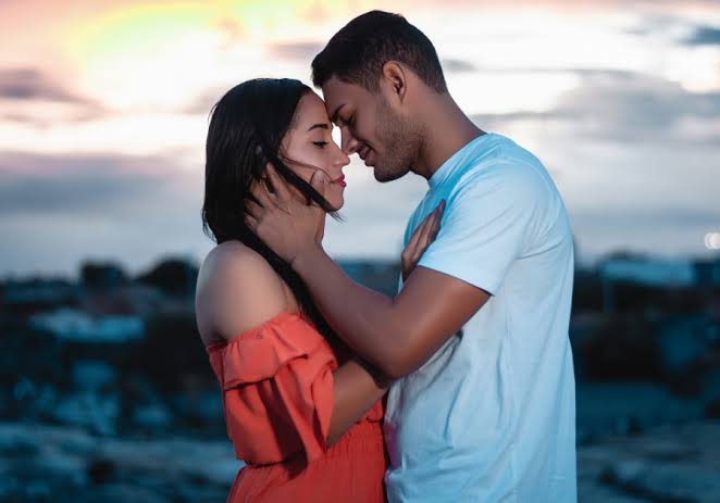 Creative Ways to Respond to “I Love You” Without Saying It Back